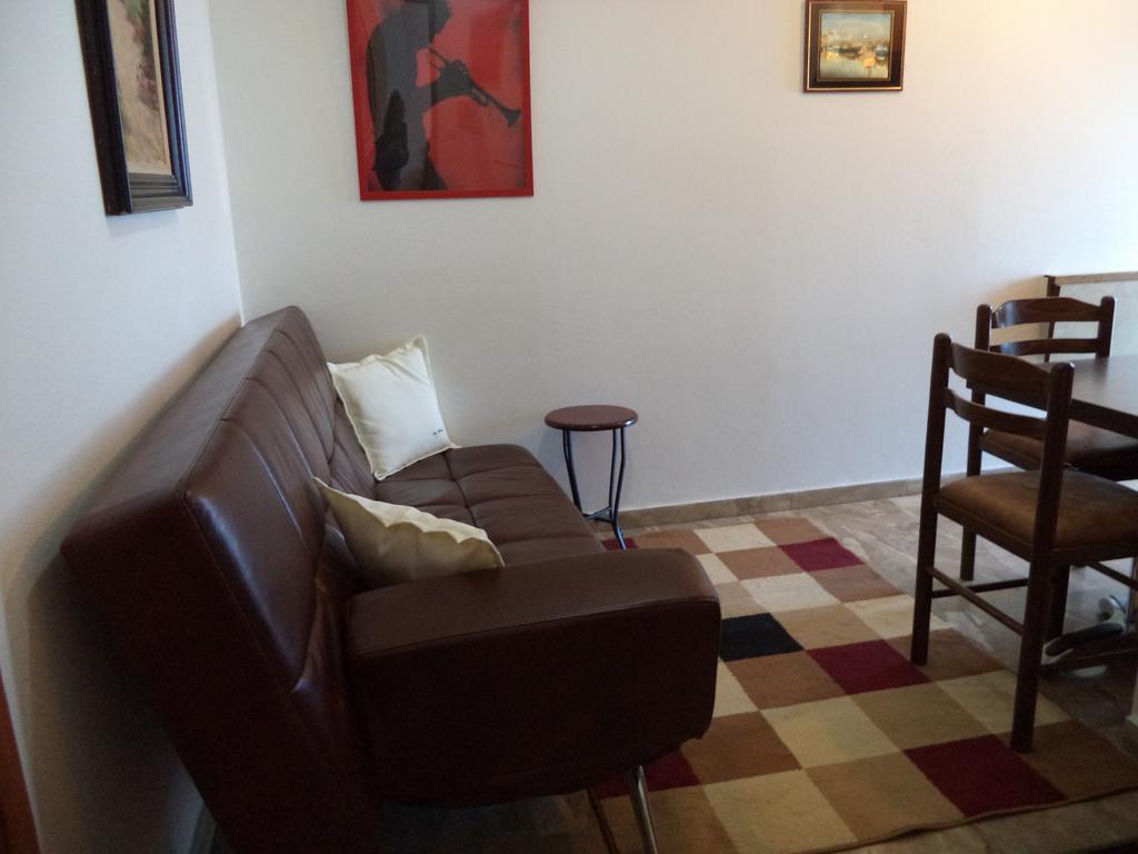 Antonios Rooms Akráta Buitenkant foto
